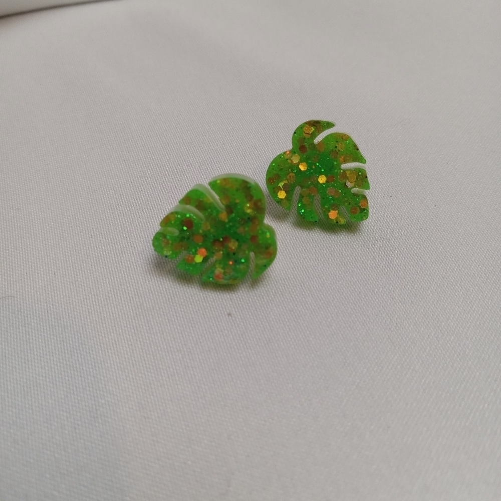 5/$25 Handcrafted Green Leaf Earrings